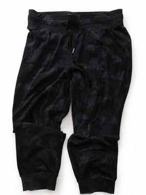 ✨ Lululemon Black Camo Joggers – Size 10 ✨